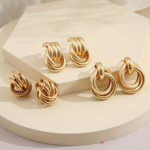 Naked Hanger Gold knotted earring set
